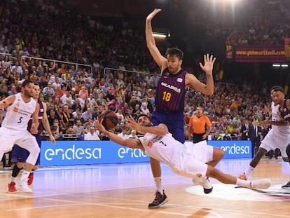 Campazzo ante Oriola en la jugada final