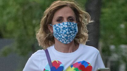 Ágatha Ruiz de la Prada, paseando por Madrid.