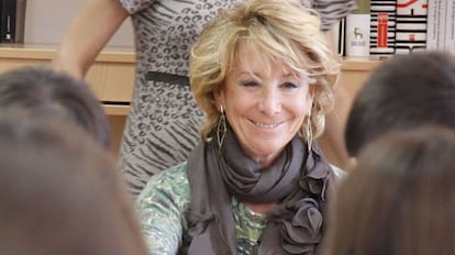 Esperanza Aguirre, en su primera visita al centro que imparte el bachillerato de excelencia, en diciembre de 2011.