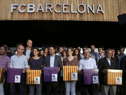 El candidat a la presidència del FC Barcelona, Josep Maria Bartomeu, acompanyat dels membres del seu equip.