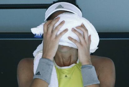 Muguruza, en uno de los descansos del partido.