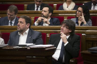 Oriol Junqueras i Carles Puigdemont al Parlament.