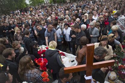 Funeral en Kramatorsk, Ucrania, por Yulia Izotova, una enfermera de 21 años muerta a tiros durante los enfrentamientos entre prorrusos y proucranios.