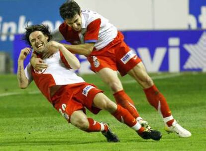 Maniche celebra un gol con el Atlético.