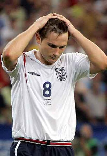 Sobre estas líneas, Lampard.
