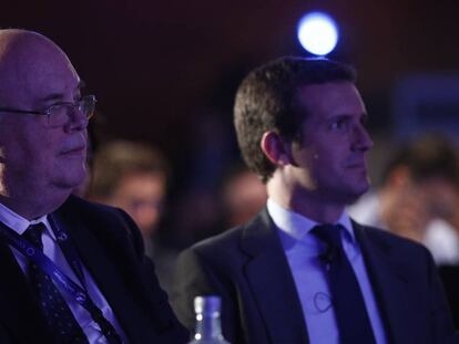 Antonio Ecarri y Pablo Casado, el pasado junio en un acto en Madrid.