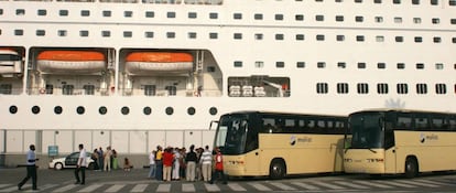 Crucero atracado en el Puerto de Barcelona