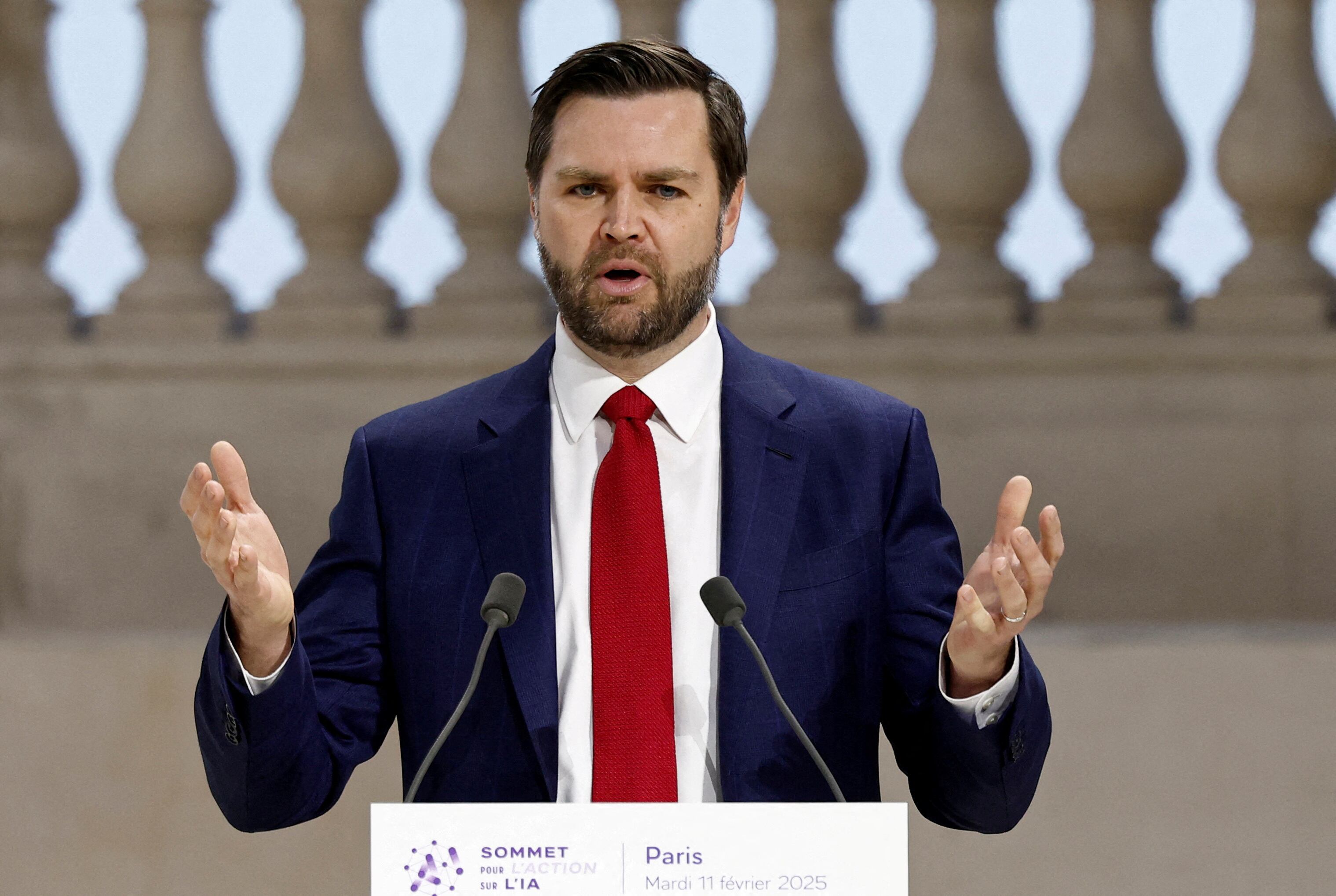 La UE anuncia que movilizará 200.000 millones para inteligencia artificial en pleno choque con EE UU por su regulación