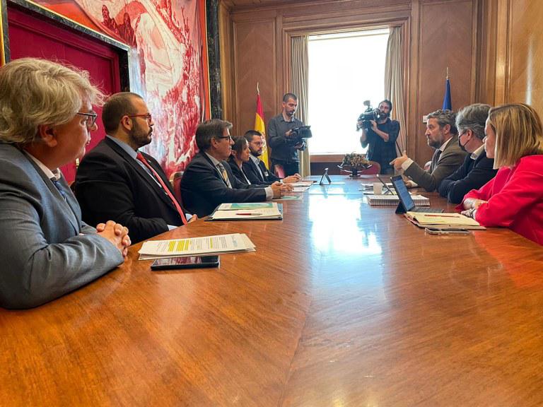 Una imagen de los alcaldes metropolitanos reclamando en una reunión en el Congreso la ley de la multirreincidencia en 2022.