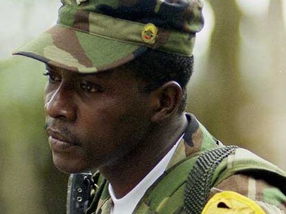Una foto de 2001 de 'el Negro Acacio', alias de Tomás Medina Caracas, destacado jefe de las FARC