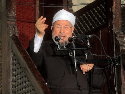 Yusuf al-Qaradawi durante una oración del viernes, en el Cairo, el 16 de noviembre de 2012.