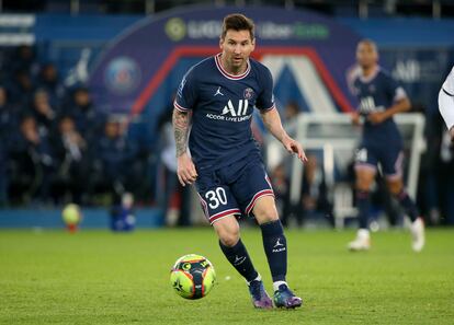 Messi conduce el balón durante el PSG-Lille disputado el pasado 29 de octubre. / AFP7