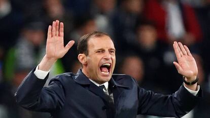 Massimiliano Allegri gesticula durante el partido contra el Milan. 