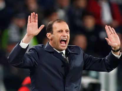 Massimiliano Allegri gesticula durante el partido contra el Milan. 