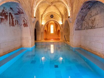 Una de las piscinas del hotel y balneario Castilla Termal Monasterio de Valbuena, en Valladolid.