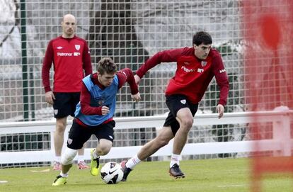 Muniain y San José en un entrenamiento en Lezama