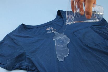 Ably hace ropa deportiva que no necesita agua ni jabón.