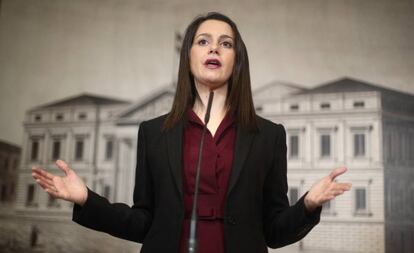 La presidenta y portavoz del Grupo Parlamentario de Ciudadanos, Inés Arrimadas, interviene en una rueda de prensa en el Congreso de los Diputados. 
 