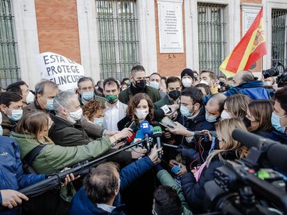 La presidenta de la Comunidad de Madrid, Isabel Díaz Ayuso, ofrece declaraciones a los medios en una manifestación contra la reforma de la Ley de Seguridad Ciudadana, a 27 de noviembre de 2021, en Madrid (España). 
Carlos Luján / Europa Press
27/11/2021