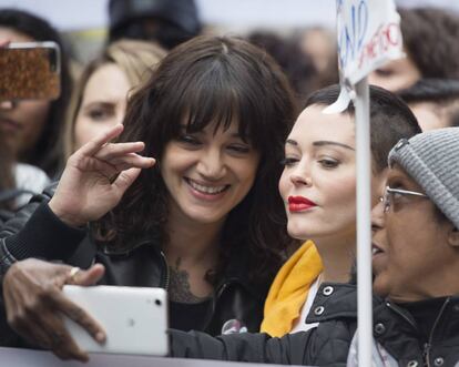 Asia Argento, con Rose McGowan.