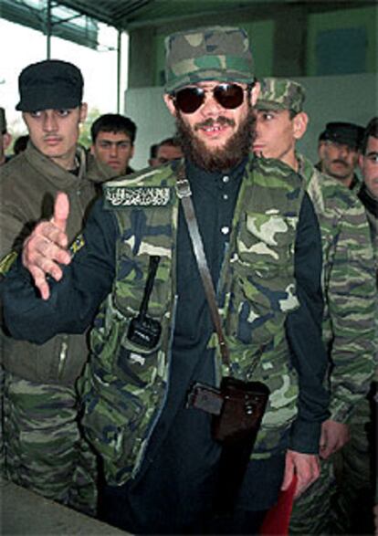 Salman Radúyev, en el norte del Cáucaso, en 1999.