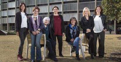 D'esquerra a dreta Núria Parlon (Santa Coloma), Laura Campos (Montcada), Dolors Sabater (Badalona), Ada Colau (Barcelona), Núria Marín (l'Hospitalet), Pilar Díaz (Esplugues) i Mercè Conesa (Sant Cugat).