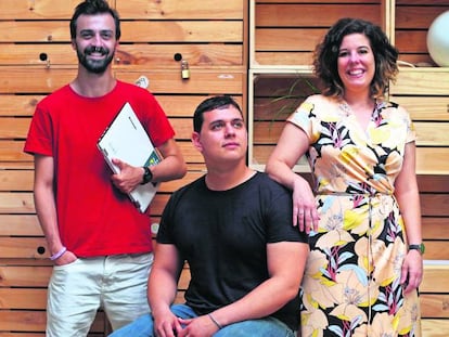 Fernando Arnejo, Goyo Alonso y Lara Crespo, profesores del máster, en la sede del Impact Hub de Madrid.