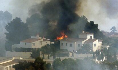 Zona del incendio junto a la urbanización Cumbres del Sol en el paraje natural de La Granadella, entre los términos alicantinos de Xàbia y Benitatxell.