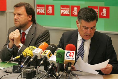 Monteseirín y Viera, ayer en el Ayuntamiento de Sevilla.