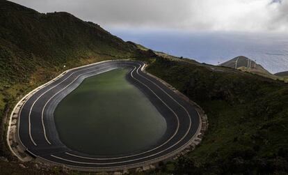 Upper water deposit at the Gorona del Viento power plant on El Hierro.