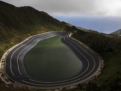 Upper water deposit at the Gorona del Viento power plant on El Hierro.