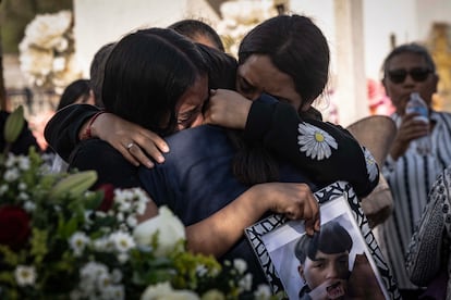 Relatives of Oscar Ernesto Rojas Alvarado hug during his burial in Malpaso cemetery.