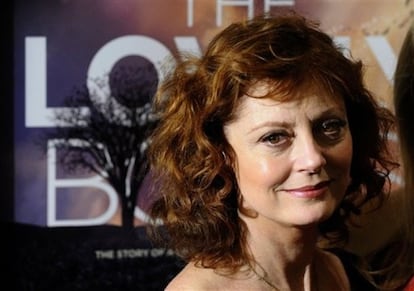 Susan Sarandon ha revelado a la revista <i>People</i> el secreto para mantenerse joven. "No fumar", ha dicho categórica la actriz durante una fiesta previa a la entrega de los premios Oscar. Tras su ruptura en diciembre con el también actor Tim Robbins, junto al que llevaba 23 años, a Sarandon se le ha relacionado con  Jonathan Bricklin, un empresario que tiene la mitad de edad que ella, aunque ambos han negado que exista una relación entre ellos.