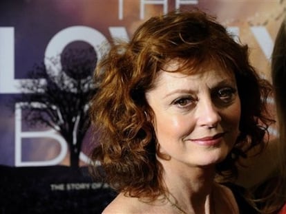 Susan Sarandon ha revelado a la revista <i>People</i> el secreto para mantenerse joven. "No fumar", ha dicho categórica la actriz durante una fiesta previa a la entrega de los premios Oscar. Tras su ruptura en diciembre con el también actor Tim Robbins, junto al que llevaba 23 años, a Sarandon se le ha relacionado con  Jonathan Bricklin, un empresario que tiene la mitad de edad que ella, aunque ambos han negado que exista una relación entre ellos.