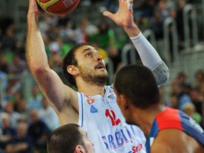 Krstic, ante Francia.