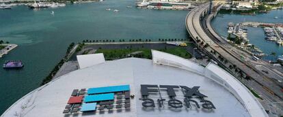 Imagen aérea del estadio de los Miami Heat, rebautizado como FTX Arena, en Miami, Florida.