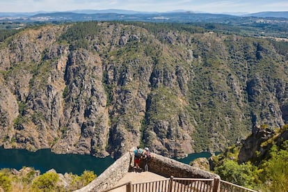 Mirador en el cañón del río Sil, en la Ribeira Sacra (Galicia).