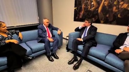 Captura de vídeo del encuentro entre Iratxe García, Santos Cerdán, Puigdemont y Jordi Turull este lunes en Bruselas.