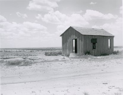 Seca-casa abandonada em Great Plains próximo a Hollis, Oklahoma, 1938.