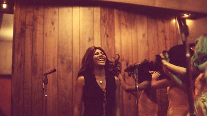 Tina Turner e as Ikettes, em 1973, em imagem do documentário ‘Tina’.