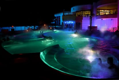 Las Leukerbad Thermes, con posibilidad de baños nocturnos.
