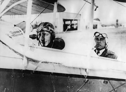 El piloto y espía László Almásy (1895-1951), el personaje real que inspiró el protagonista de El paciente inglés, durante una de sus expediciones en busca de Zerzura.