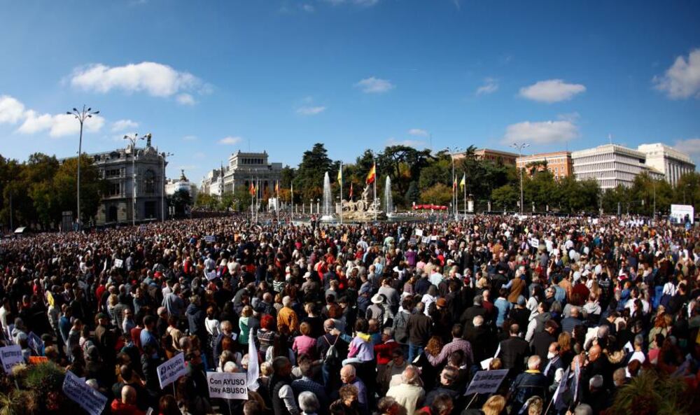 Miles de personas se manifiestan en Madrid en defensa de la sanidad ...