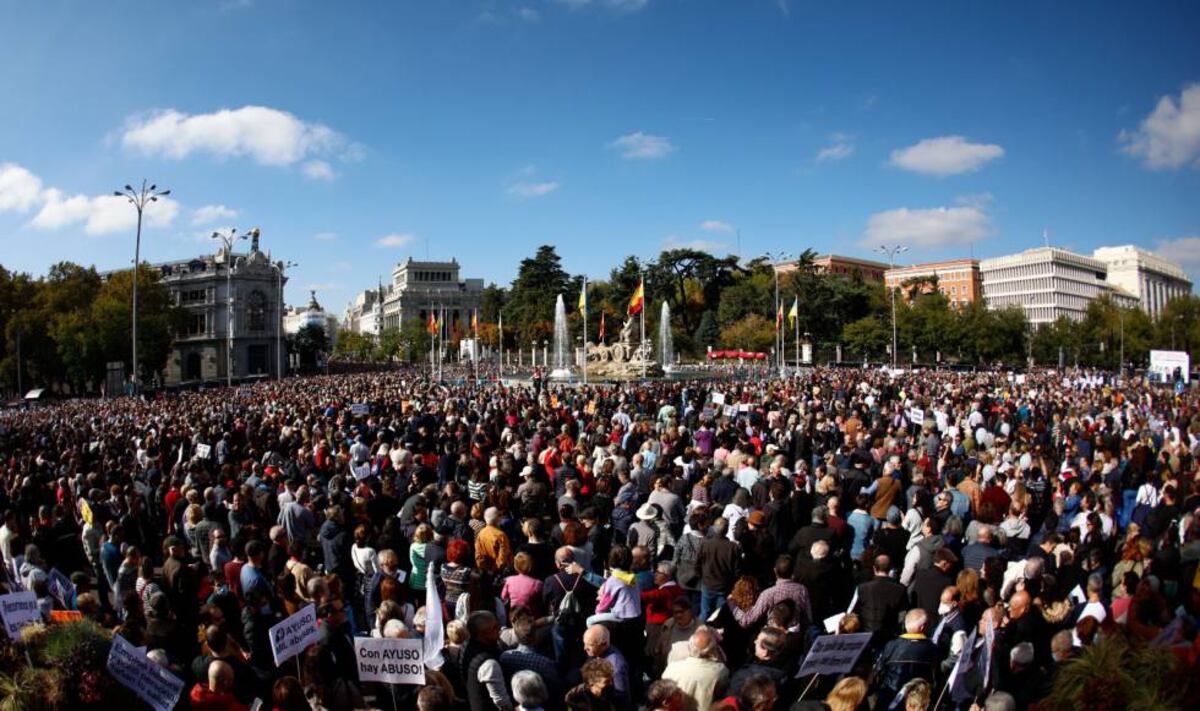 Miles de personas se manifiestan en Madrid en defensa de la sanidad ...