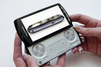 El móvil Xperia Play.