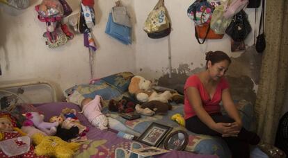 Wendoline del Ángel, mulher de Erick Sandoval, em sua casa em Cocula.