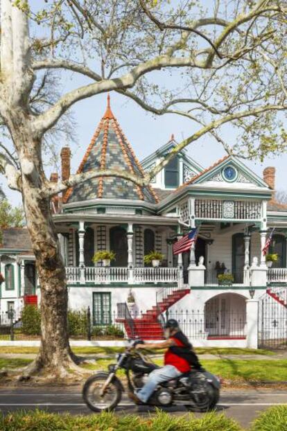 Unas casas de arquitectura típica de la ciudad al sureste del Estado de Luisiana (Estados Unidos).