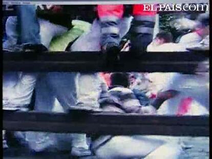 Un videoaficionado graba el momento de la cogida mortal en Sanfermines