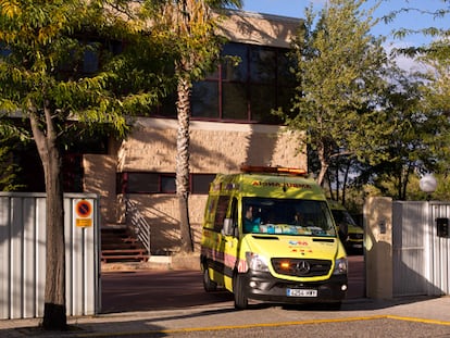 Ambulancia en la sede de la empresa Safe Eurolimp en Getafe, Madrid.