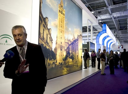 José Antonio Griñán ayer en el pabellón de Andalucía en la feria londinense Word Travel Market.